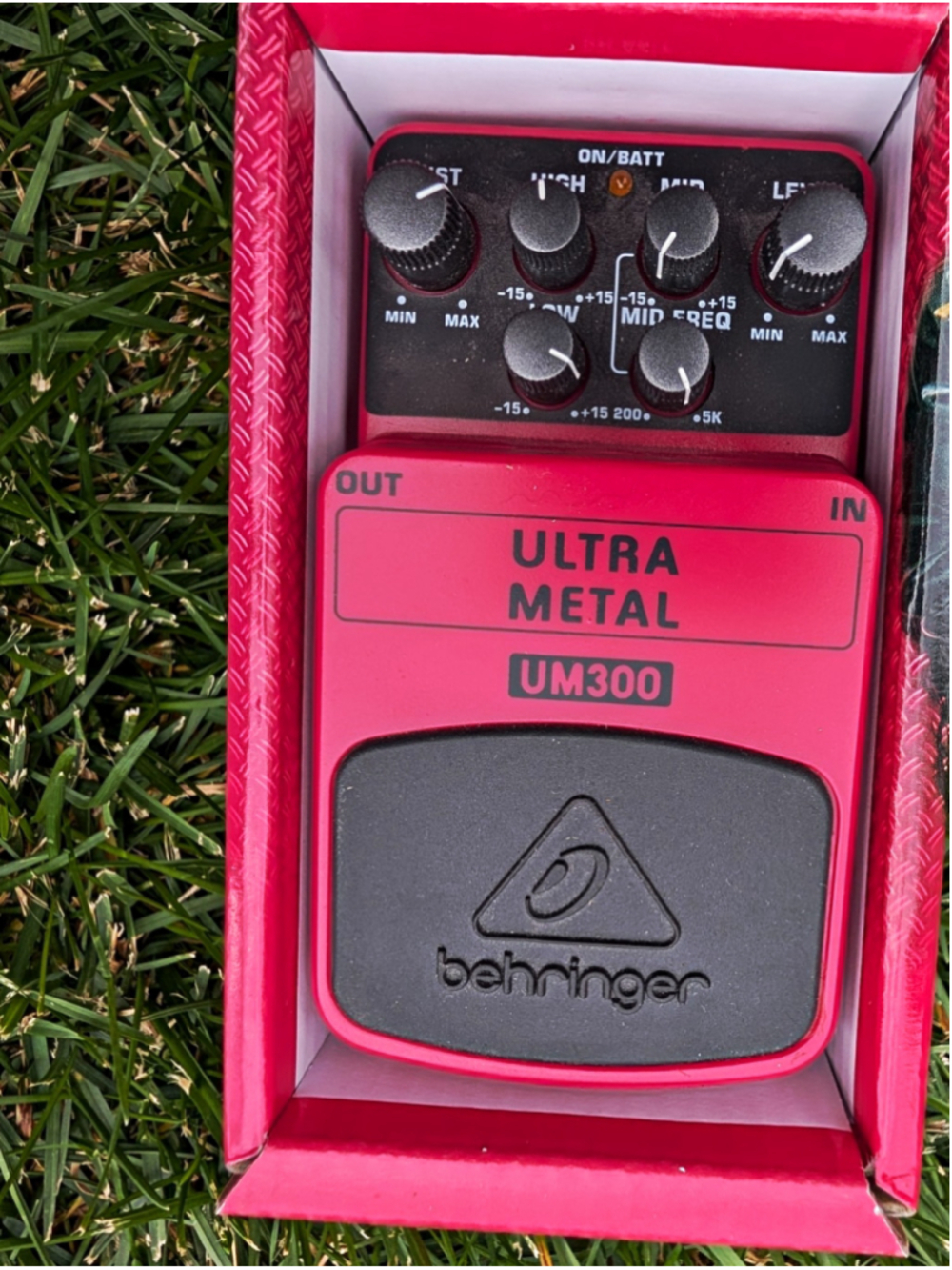 Behringer Ultra Metal UM300 Analog Distortion Effects Pedal Electric Guitar open